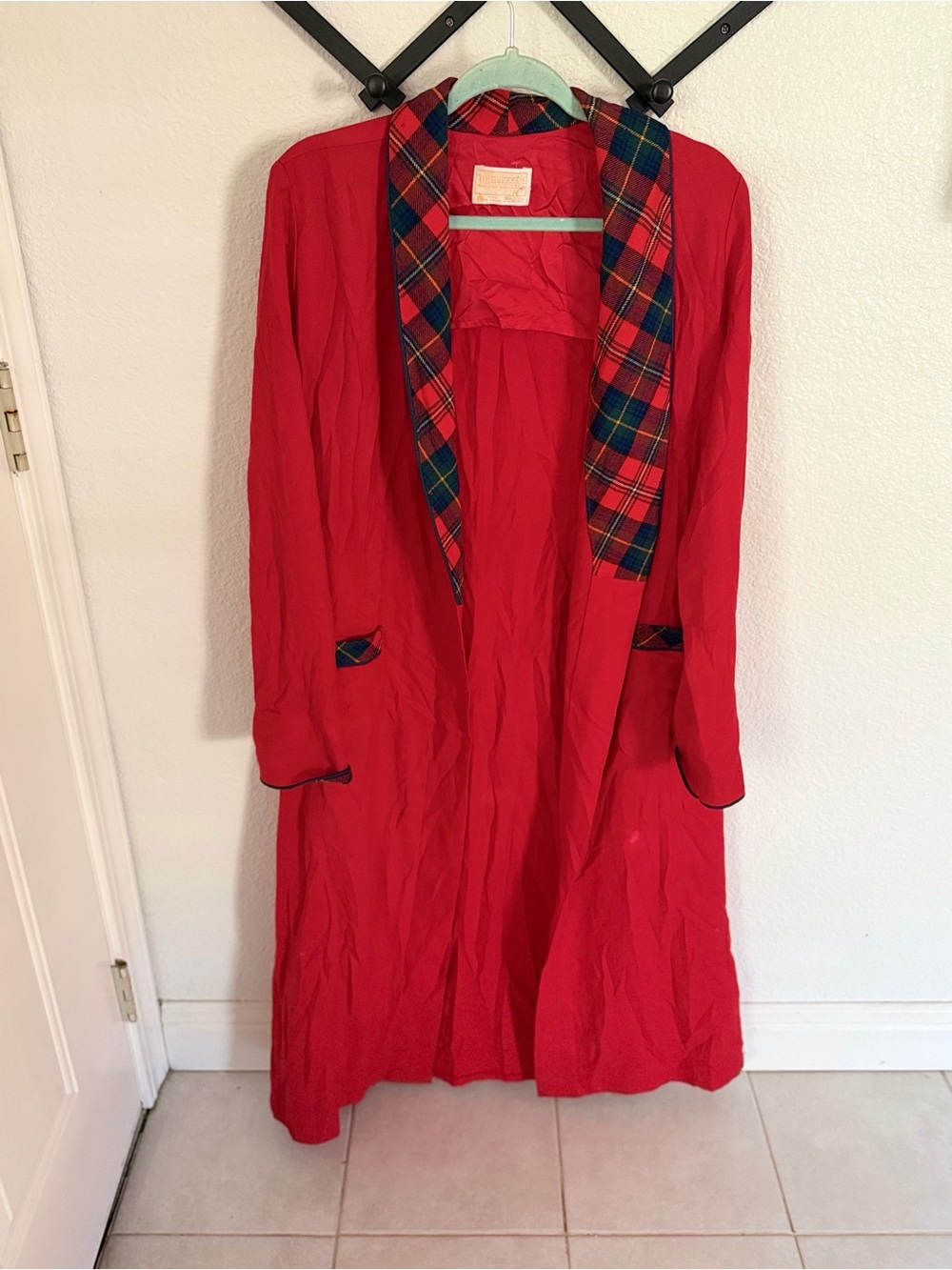 Vintage Pendleton Women’s Red Virgin Wool Tartan Plaid Trim Robe Dressing Gown - Picture 2 of 6